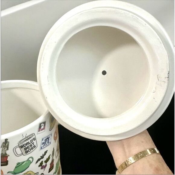 NWT NBC The Office World's Best Boss Large 10" White Ceramic Canister Jar w/ Lid - Picture 6 of 16
